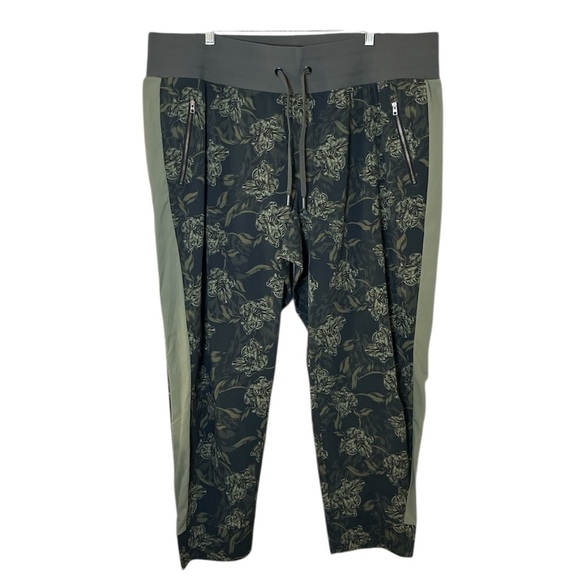 Athleta Trekkie North Printed Jogger Size 2X In Firma Floral Olive - Picture 3 of 14
